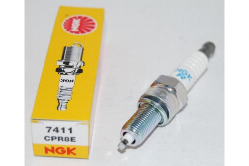 ����� NGK CPR8E