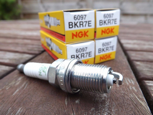 Свеча NGK BKR7E Свеча NGK BKR7E